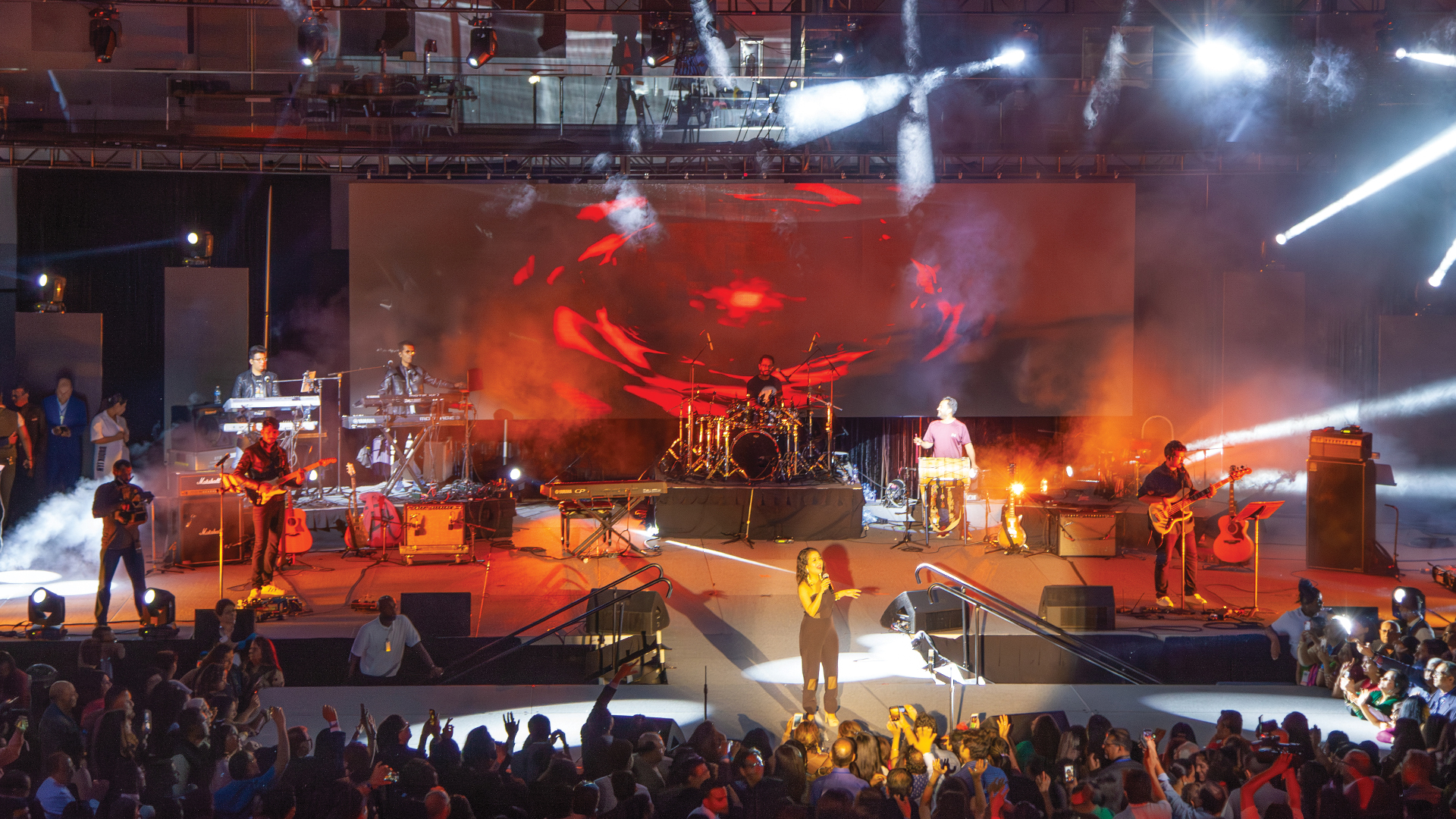 Astera Wireless LED Fixtures Used in Global Corporate and Music Events